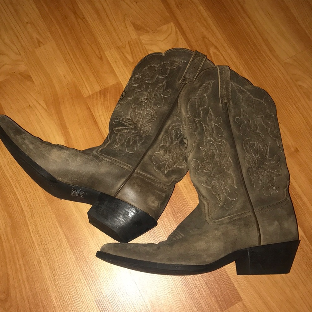 Ariat Women’s Boots Size 8